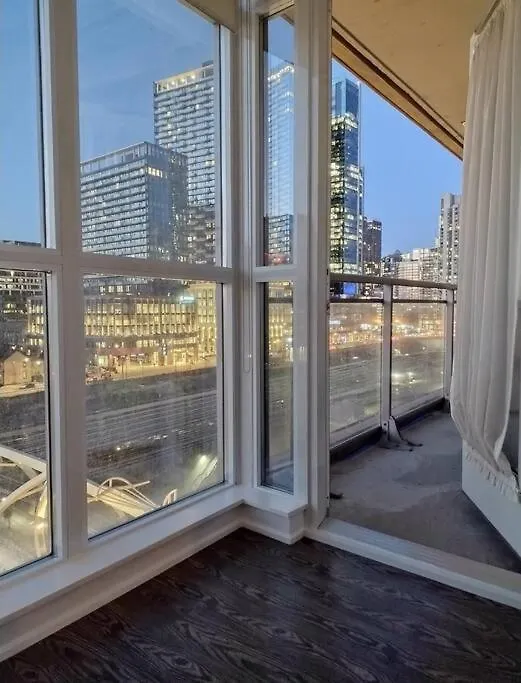 Downtown Toronto Condo, Free Indoor Parking With Amazing View Canada