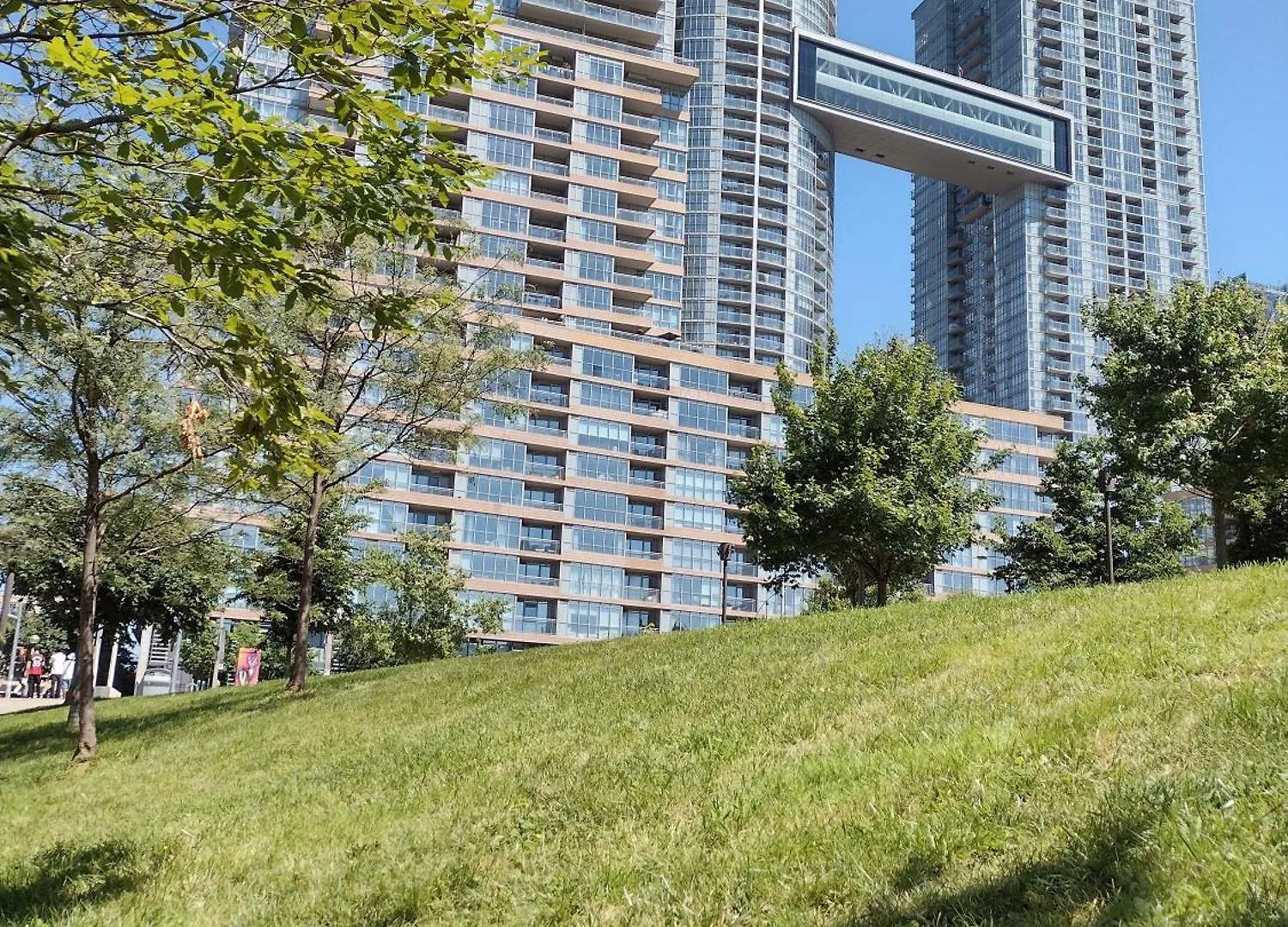 Downtown Toronto Condo, Free Indoor Parking With Amazing View 0*,