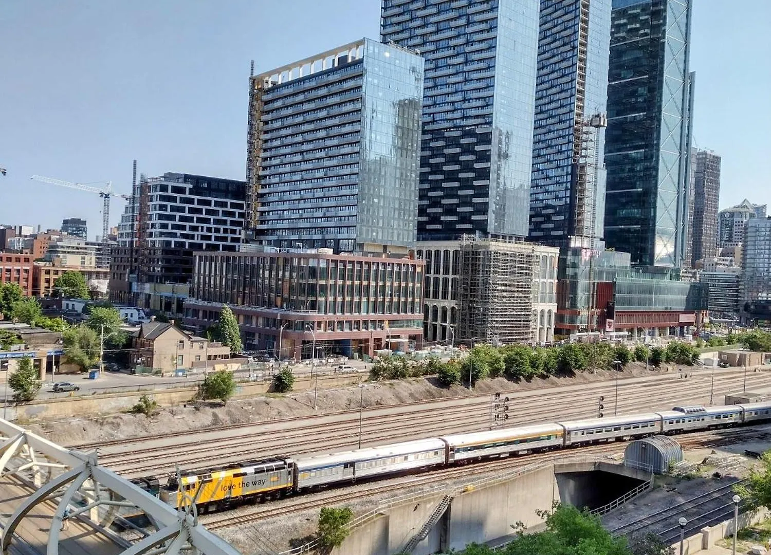 Downtown Toronto Condo, Free Indoor Parking With Amazing View Apartment