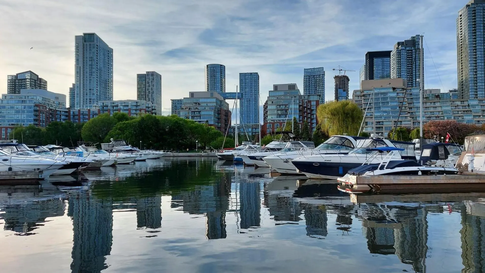 Downtown Toronto Condo, Free Indoor Parking With Amazing View Kanada