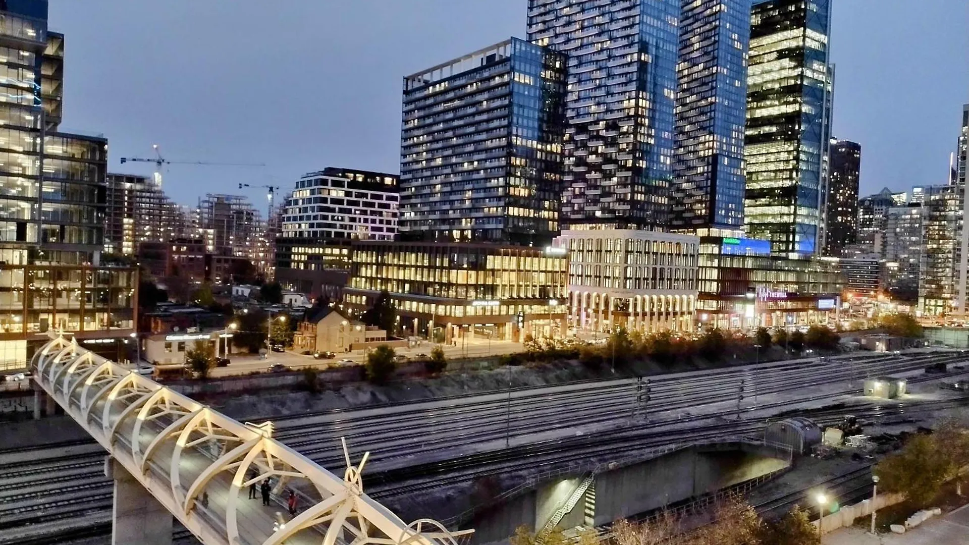 Downtown Toronto Condo, Free Indoor Parking With Amazing View 0*,  Canada